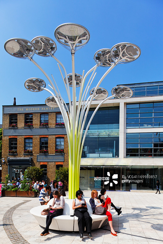 圣约翰广场上的太阳能灯图片素材