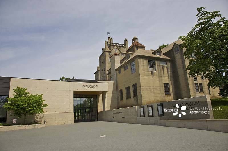 混凝土建筑附近的现代石材入口图片素材