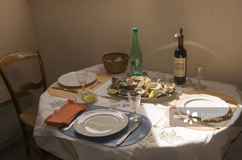 餐桌晚餐布置图片素材