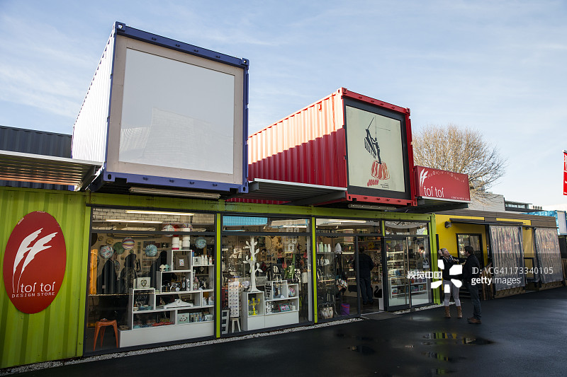 由集装箱改造成的商店图片素材