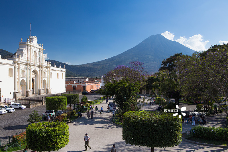 阿瓜火山俯瞰安提瓜城市中心图片素材