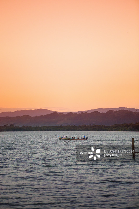 利文斯顿加勒比海岸的日落图片素材