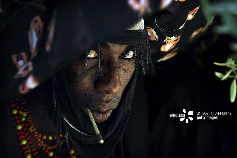 沃达贝人戴着黑色的头巾图片素材