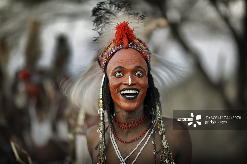 跳亚克舞的沃达贝族男人图片素材