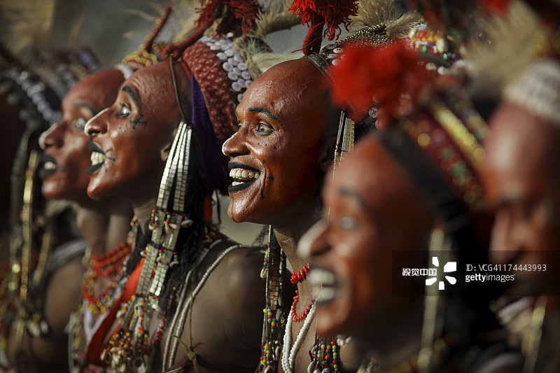 跳亚克舞的沃达贝族男人图片素材