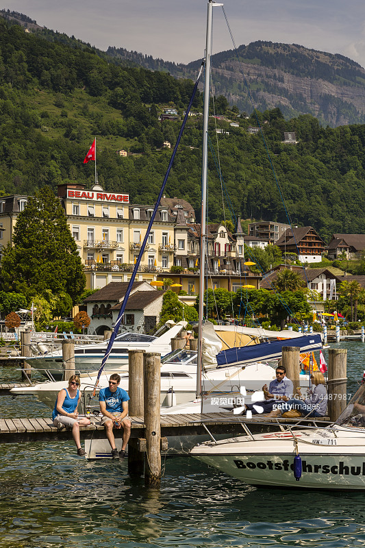 琉森湖码头的船只图片素材