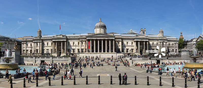 特拉法加广场的国家美术馆和喷泉图片素材