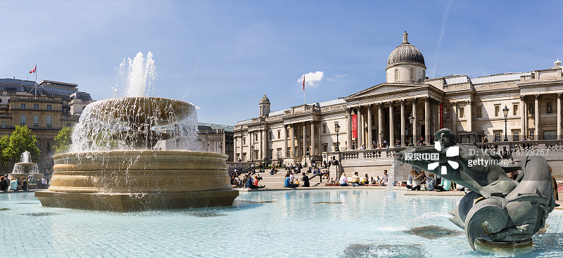特拉法加广场的国家美术馆和喷泉图片素材
