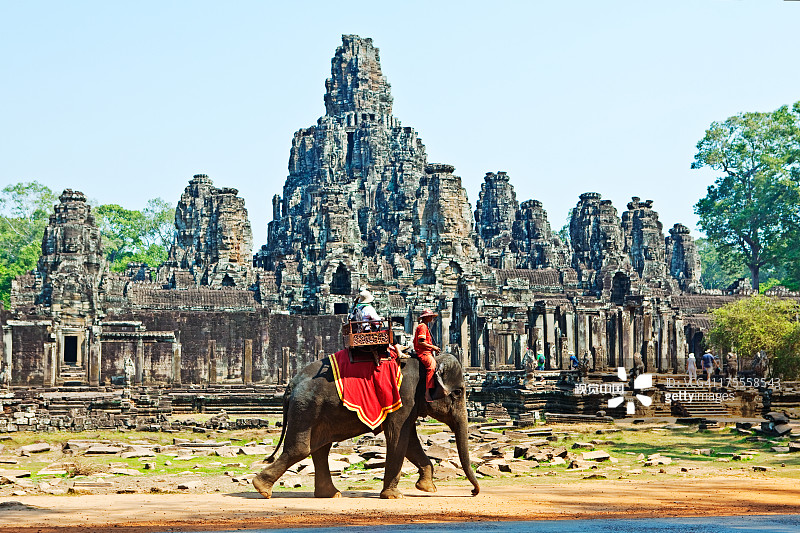 吴哥窟巴戎寺骑象图片素材