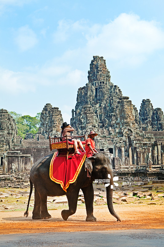 吴哥窟巴戎寺骑象图片素材