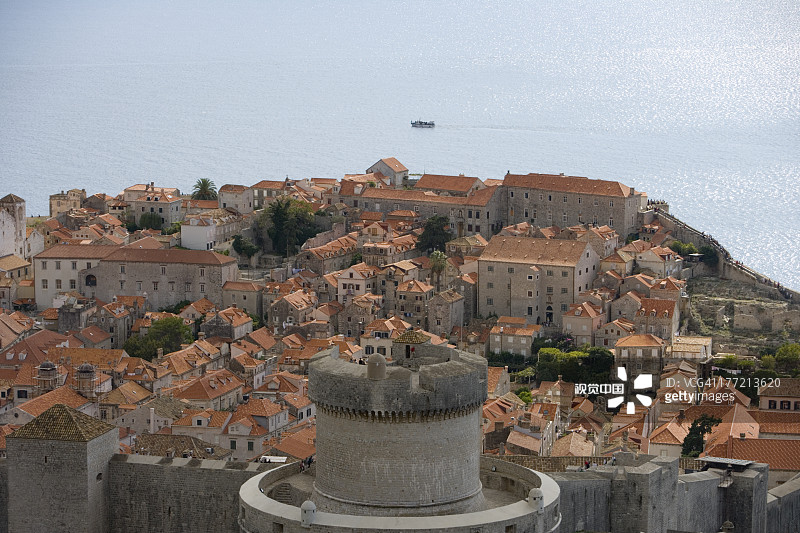 城市墙壁和老城区建筑屋顶景观图片素材