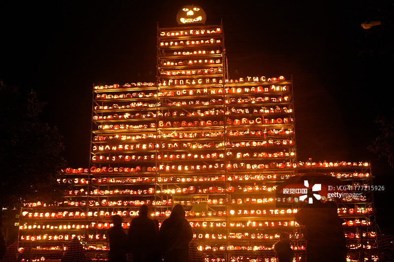 南瓜节上的雕刻南瓜金字塔图片素材