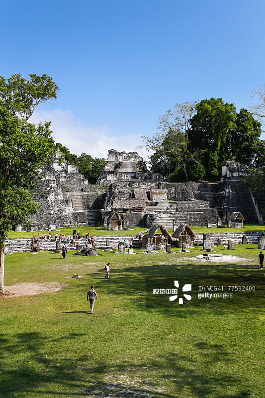 蒂卡尔神庙遗址上的午餐休息站图片素材
