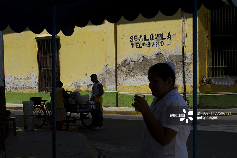 秘鲁皮乌拉：售卖食物的摊位图片素材