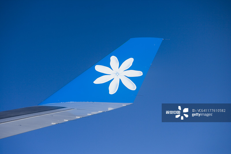 大溪地航空A340客机机翼与提亚雷花标志图片素材