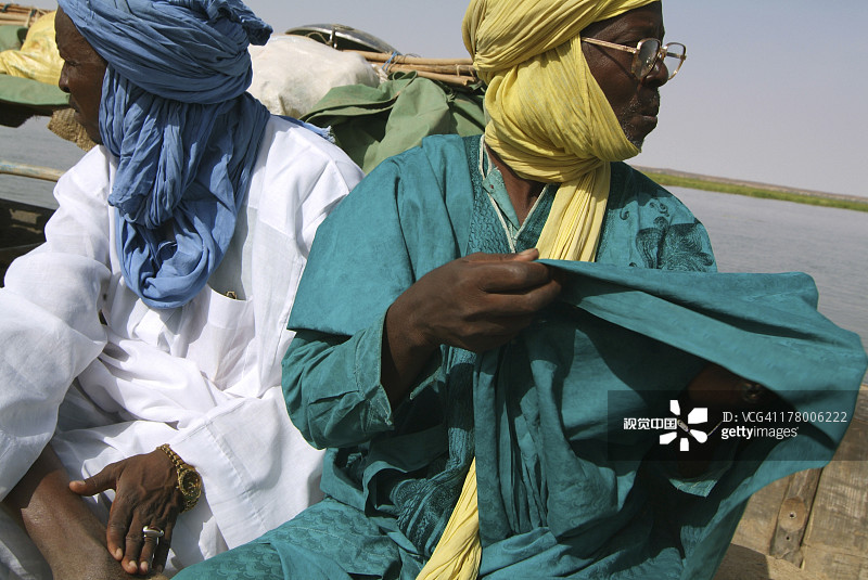 马里加奥图阿雷格族人在港口等候图片素材