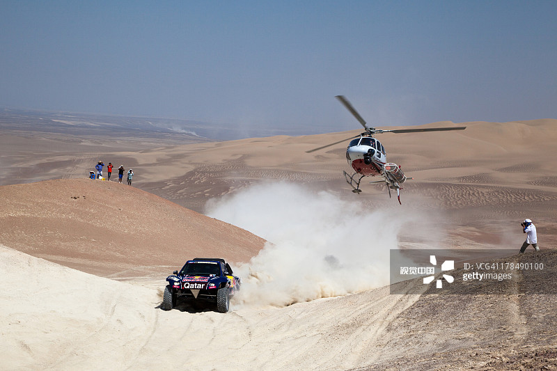 直升机拍摄2013年达喀尔拉力赛图片素材