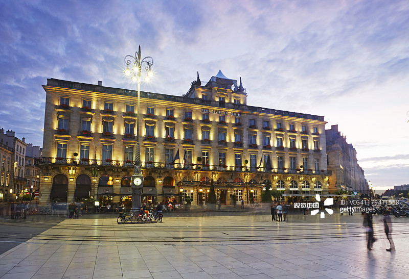 波尔多喜剧广场黄昏景色图片素材