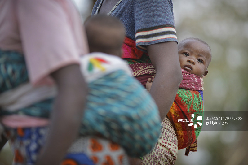 马里邦贾加拉悬崖下的多贡族村庄图片素材