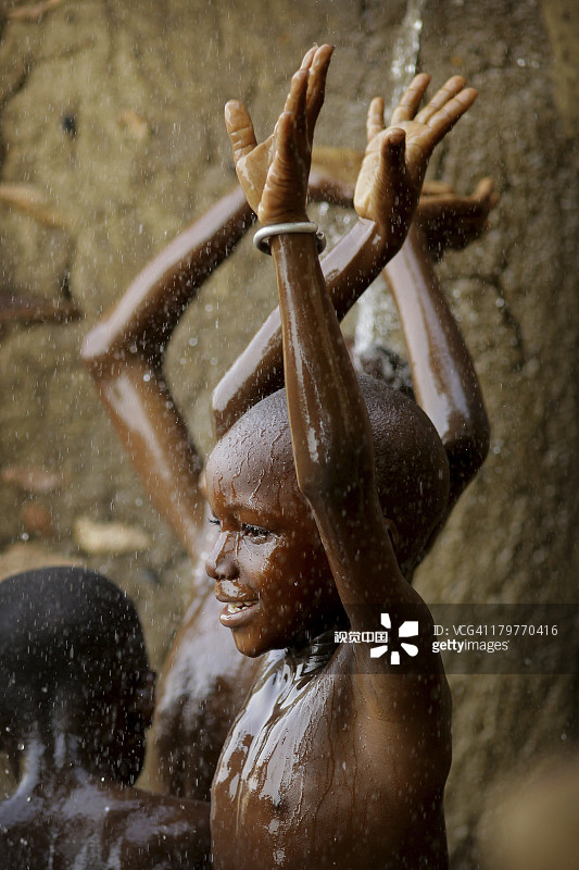 马里邦贾加拉悬崖下的多贡族村庄图片素材