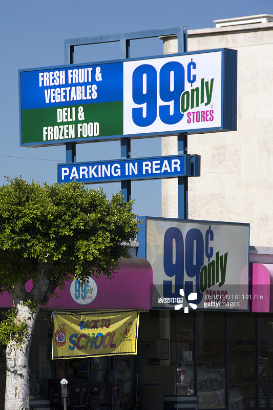 洛杉矶威尔希尔大道上的99美分商店图片素材
