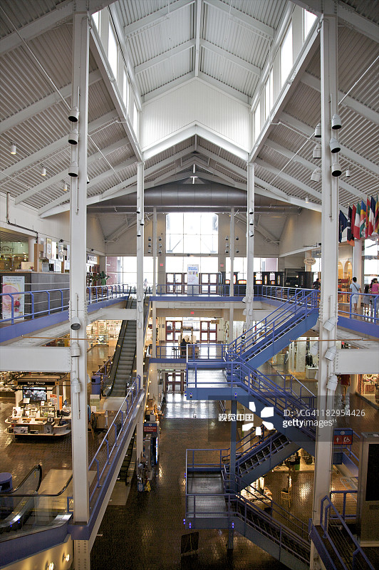 钢结构购物中心的中庭图片素材