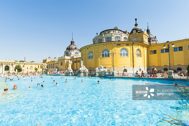 匈牙利布达佩斯塞切尼温泉浴场图片素材