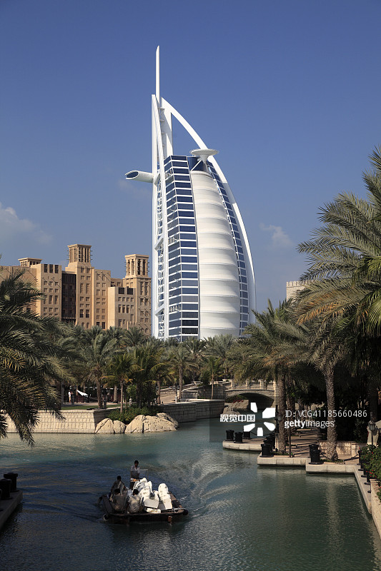 阿拉伯塔酒店，前方运河图片素材