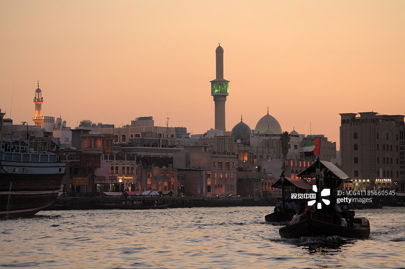 日落后的迪拜河图片素材