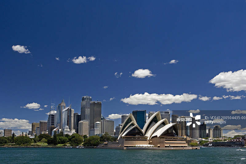 澳大利亚新南威尔士州悉尼歌剧院和市中心天际线图片素材
