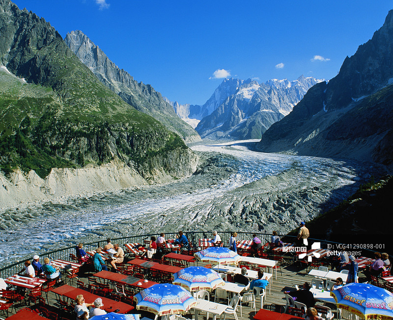 法国阿尔卑斯山蒙坦维咖啡馆冰川景观图片素材