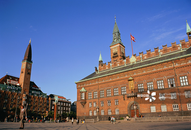 丹麦哥本哈根市政厅广场：市政厅和宫殿酒店景观图片素材