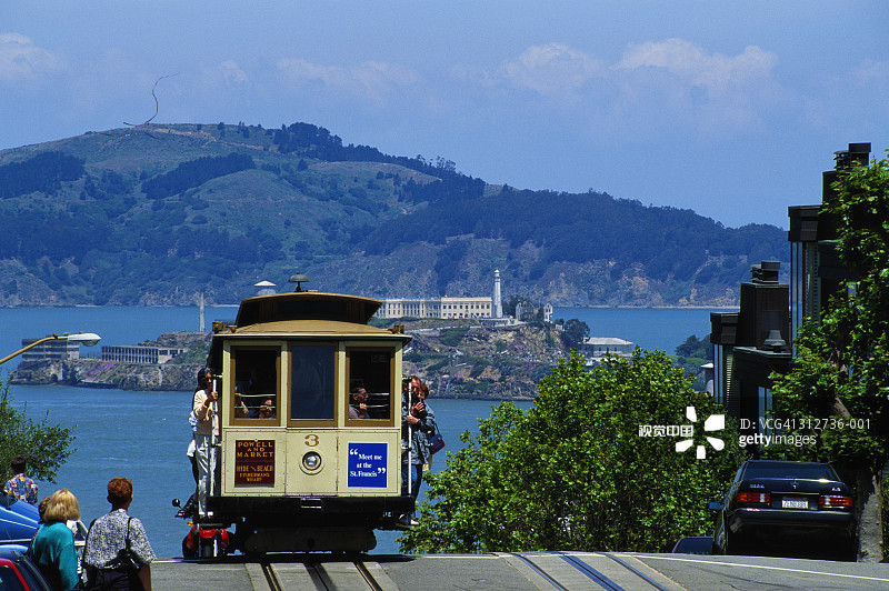 美国旧金山海德街缆车与恶魔岛图片素材