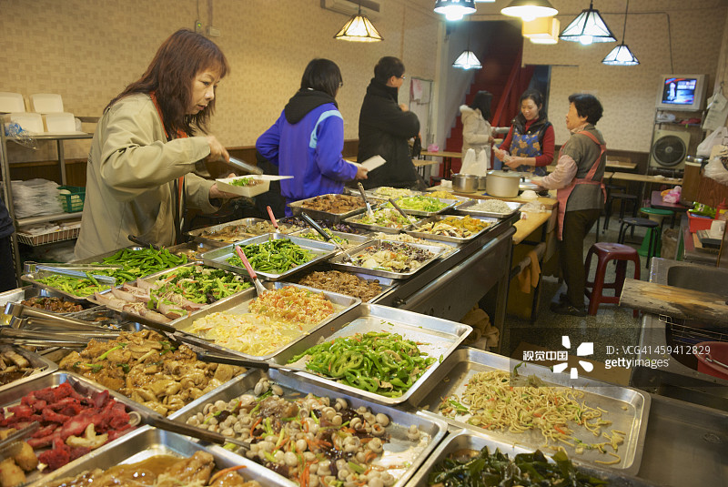 士林夜市的小型自助餐厅图片素材