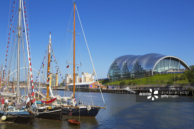 泰恩河船只与赛奇音乐厅图片素材