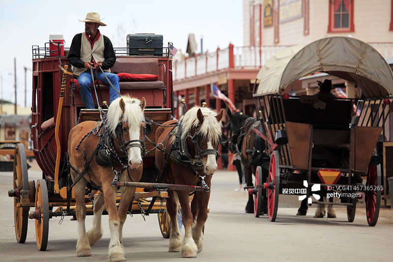街上的驿站马车图片素材