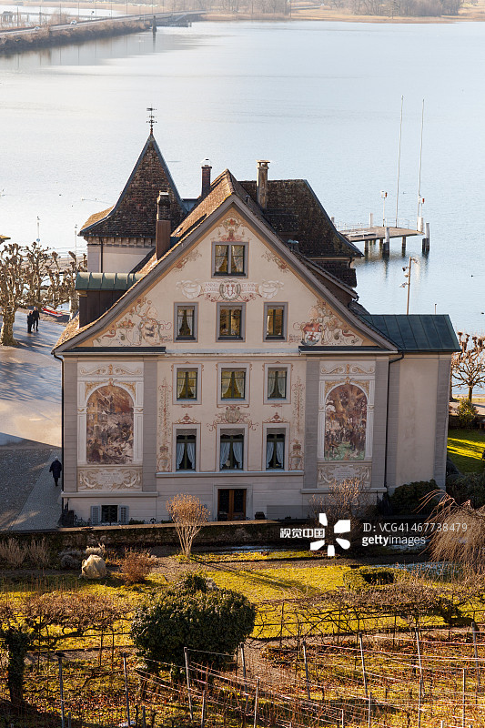 库尔蒂广场上的装饰房屋图片素材