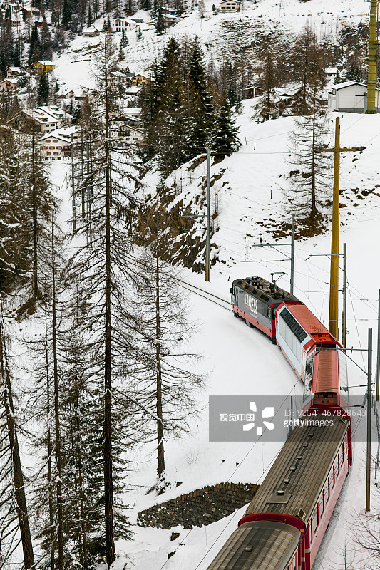贝ργün和普雷达之间的阿尔布拉铁路线图片素材
