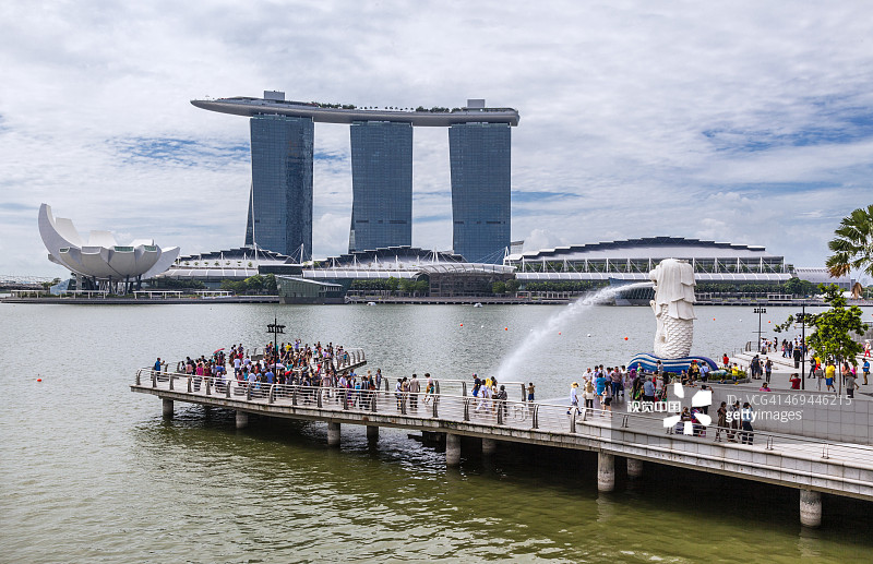 鱼尾狮雕像，滨海湾图片素材