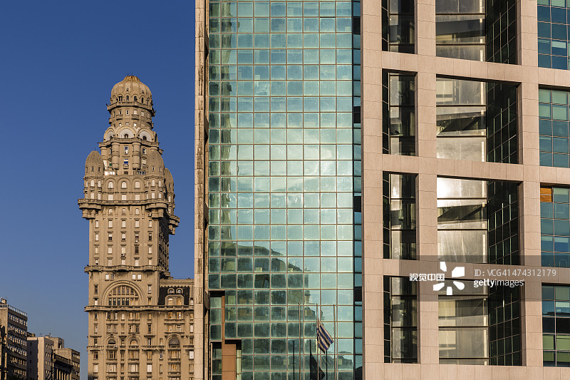 萨尔沃宫和独立广场高层建筑图片素材