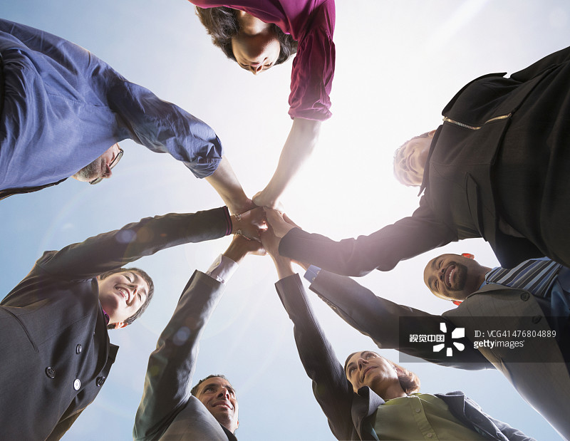 商务人士户外携手合作图片素材