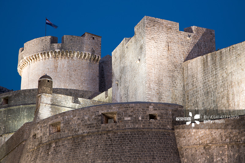 黄昏时老城区城墙的明切塔塔图片素材