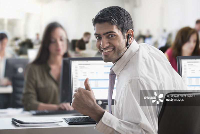 印度商人竖起大拇指图片素材