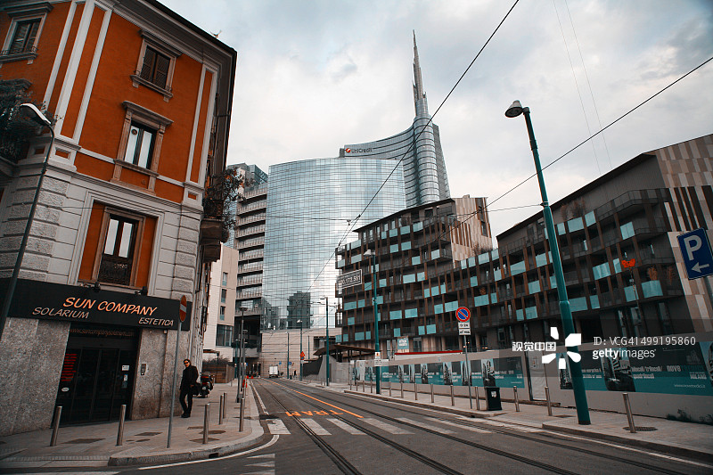 意大利米兰新门区，靠近加里波第火车站的街道图片素材