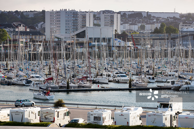 停车场和码头上的移动房屋图片素材