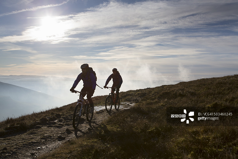 在英国坎布里亚郡伊甸谷骑自行车图片素材