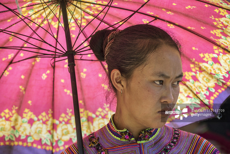 在越南北部 Can Cau 市场上的部落妇女图片素材