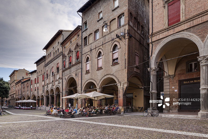 博洛尼亚圣斯蒂法诺广场的柱廊图片素材