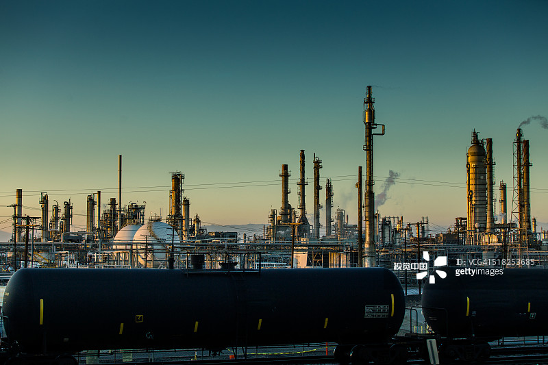 罐车和炼油厂图片素材