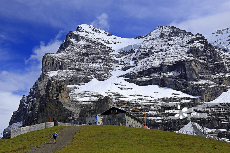 艾格峰和艾格冰川站，伯尔尼阿尔卑斯山图片素材